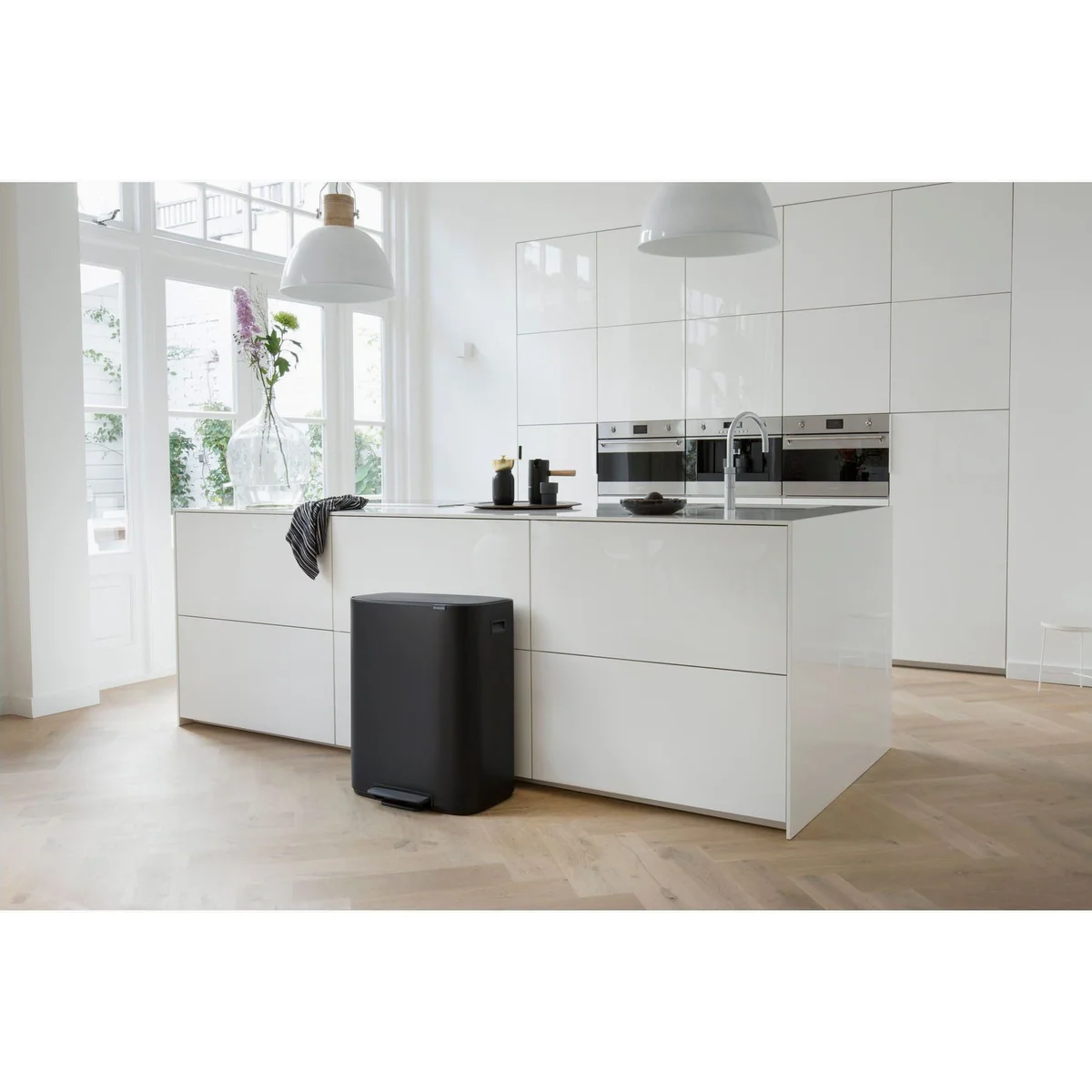 Brabantia Bo Treteimer, 2 x 30L, sanft schließender Deckel, hygienische Pedalöffnung 2