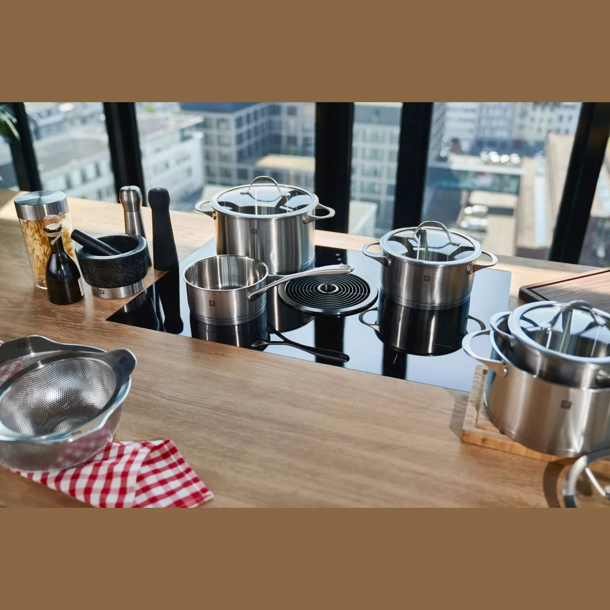 Zwilling Topf-Set Essence, 9-teilig, Edelstahl 18/10 — hohe Wärmeverteilung, Füllskala, ergonomische Griffe 2