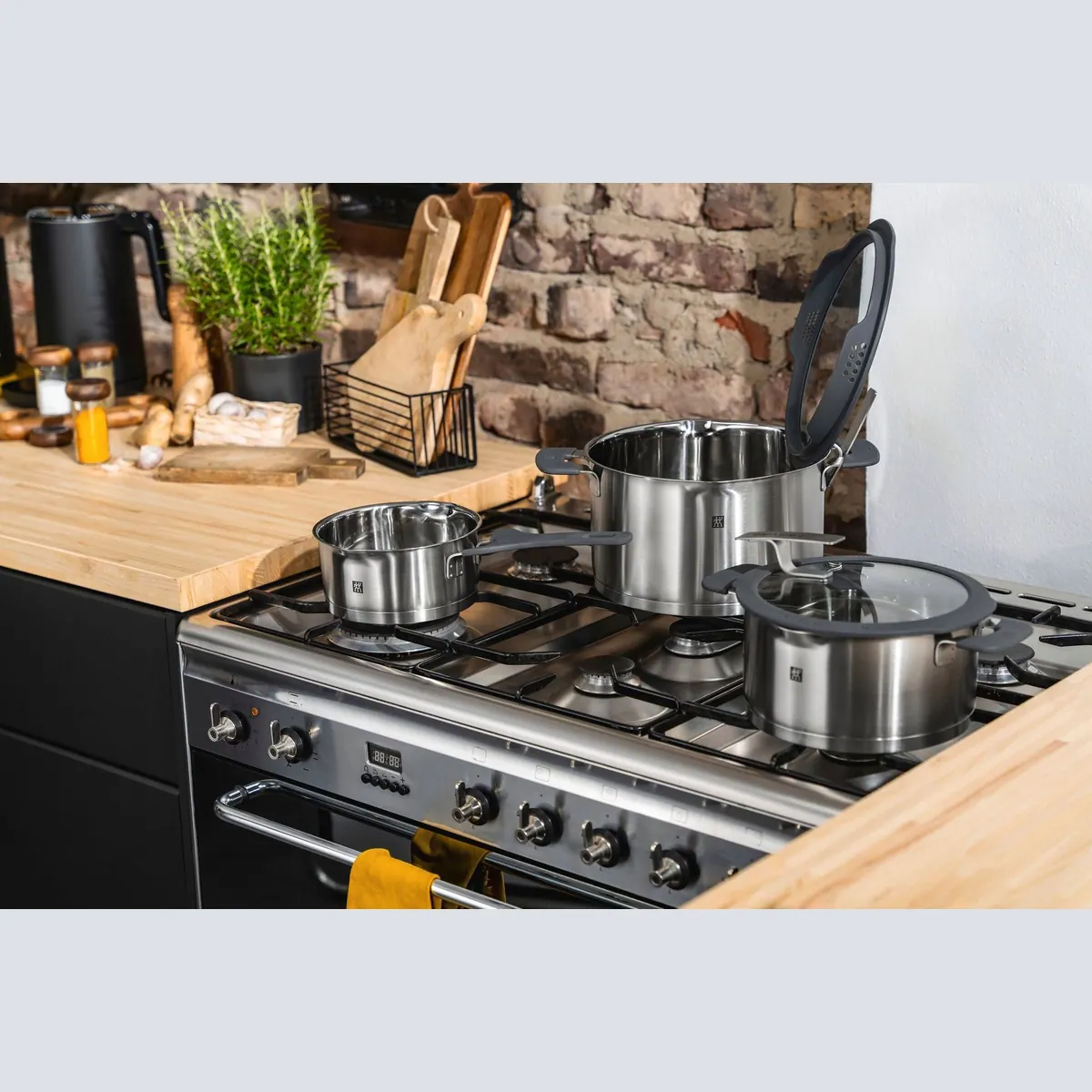 Zwilling Topf-Set Simplify, Edelstahl 18/10, 9-teilig — mit integrierten Sieb und Stay-Cool-Griffen 2